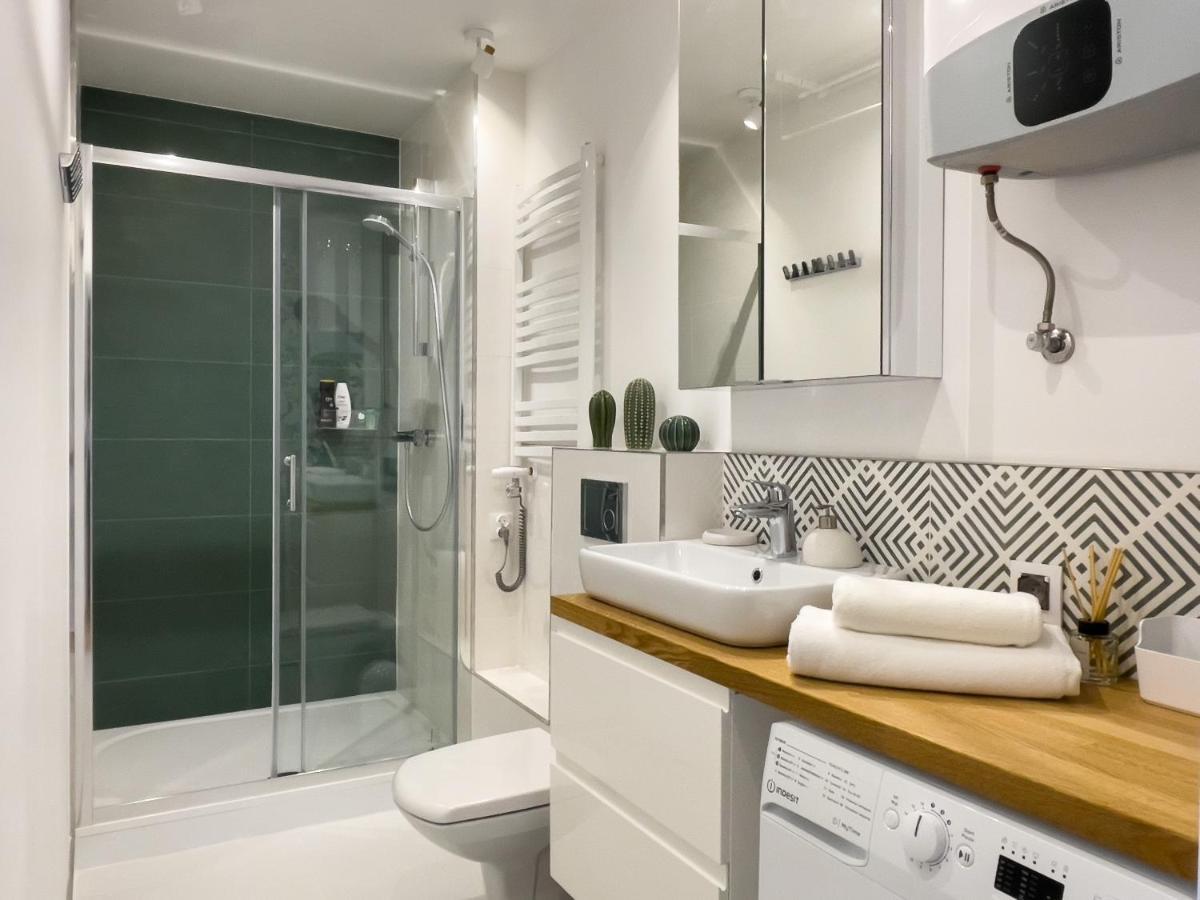 שורזוב Urban Apartments Studio No 4A, Free Private Parking, Self Check-In מראה חיצוני תמונה